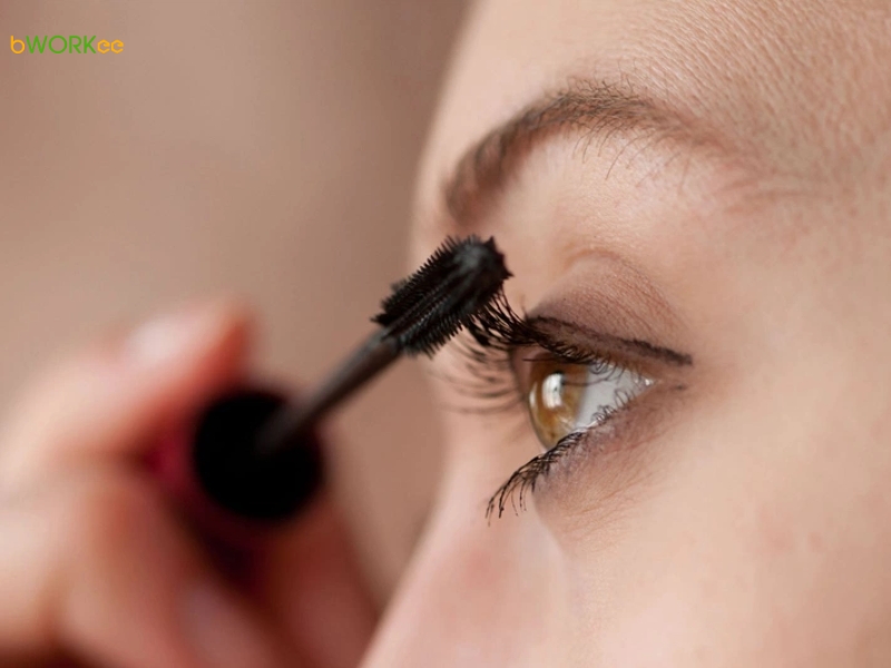 Bước 8: Chuốt mascara