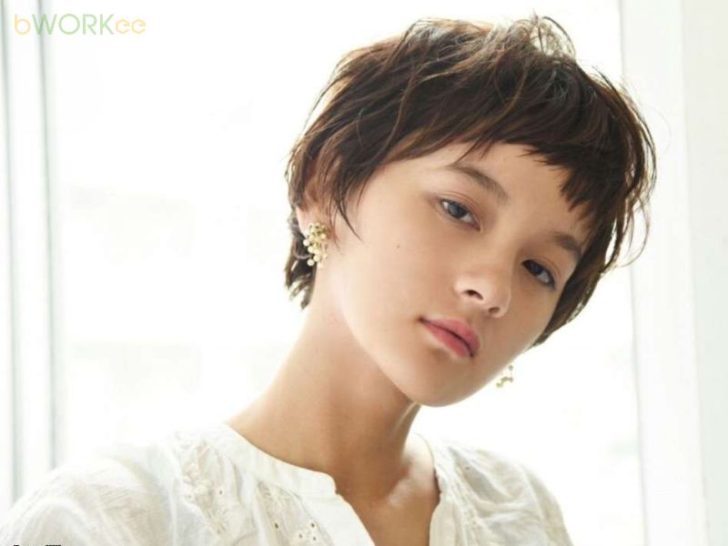 Tóc tomboy mái xéo thời thượng