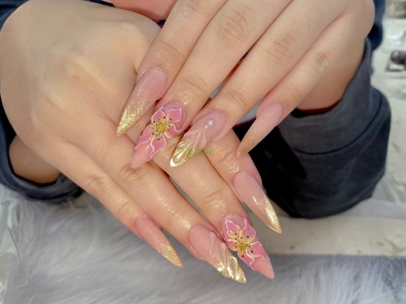 Gold Nail tại phường Chợ Qu&aacute;n