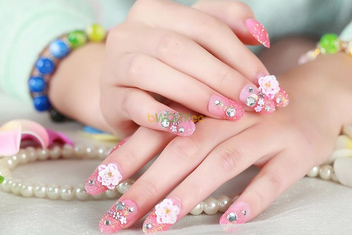 Làm móng nghệ thuật tại nhà