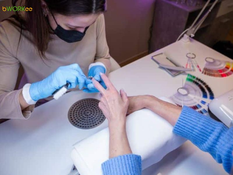 Đeo găng tay và khẩu trang