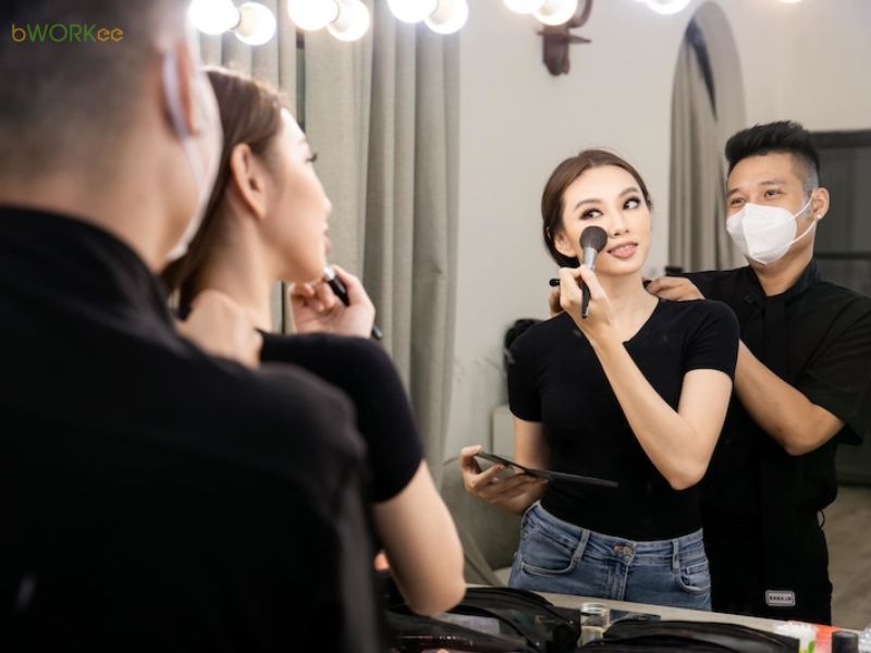 Lý do nên chọn dịch vụ trang điểm tại nhà ở nền tảng Bworkee?