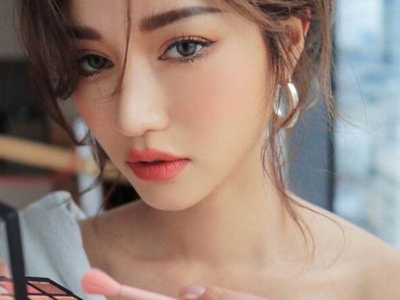 Ngân Lee makeup & hair