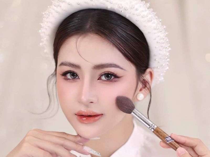 Đơn vị trang điểm tại nhà huyện Hóc Môn uy tín