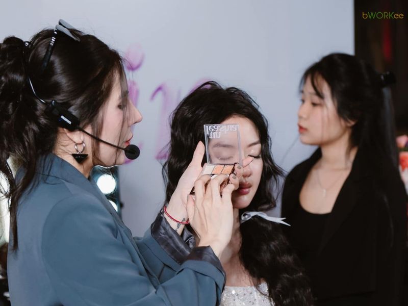 Khám phá về địa điểm Yumi Makeup & Academy