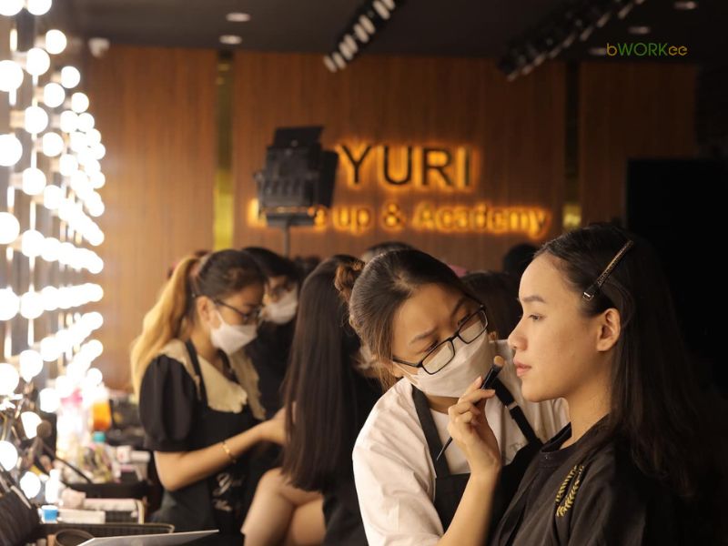 Đôi nét về Yuri Make up Academy