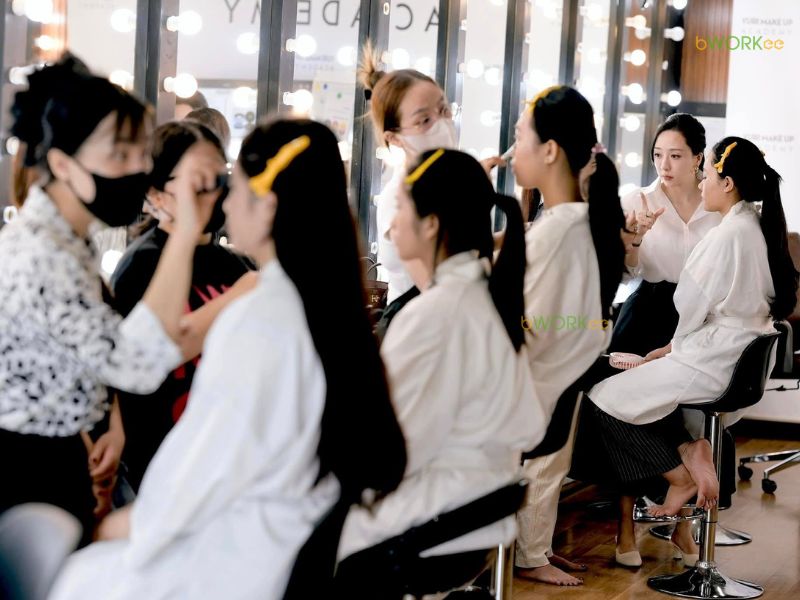 Trải nghiệm dịch vụ tại Yuri Makeup Academy