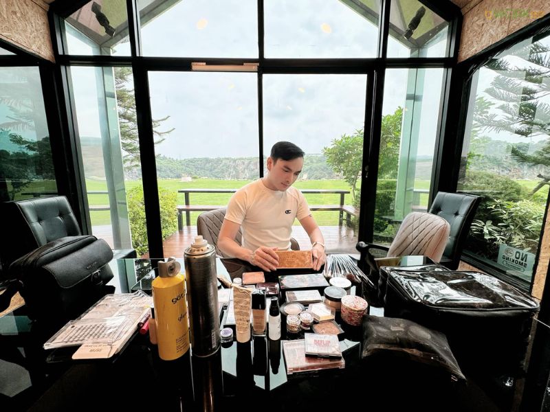 Giới thiệu đôi nét về Hùng Việt Makeup