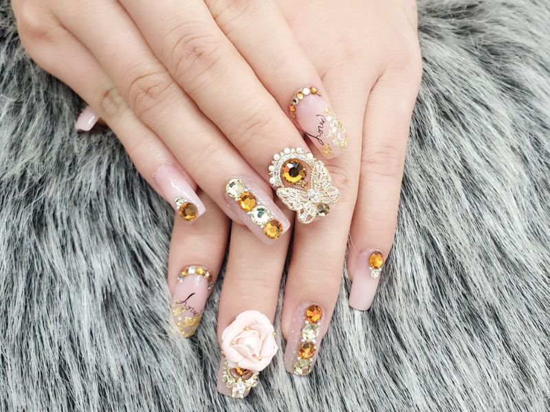 Hướng dẫn đặt lịch làm nail tại gia quận Tân Bình nhanh chóng