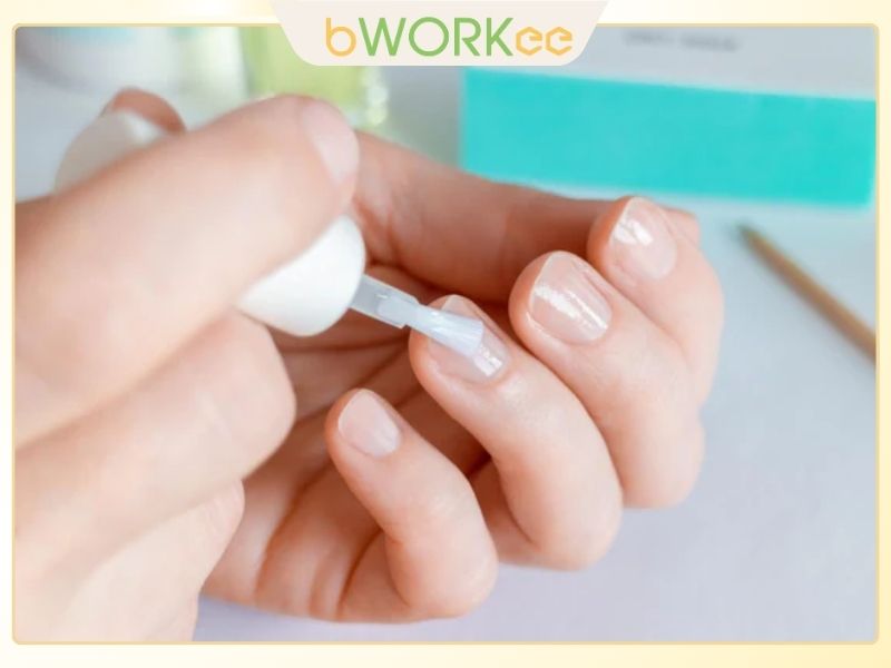 C&aacute;ch D&aacute;n M&oacute;ng Tay Giả Bằng Sơn Nền Hoặc Sơn Trong Suốt 