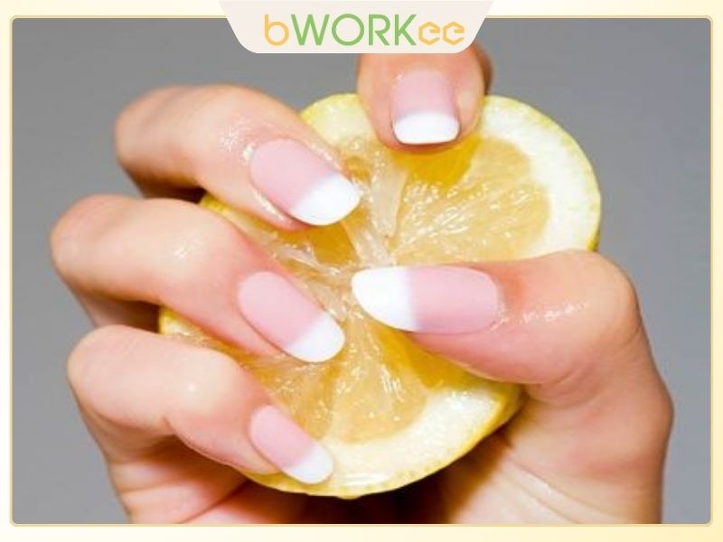  Dưỡng m&oacute;ng tay với chanh tươi