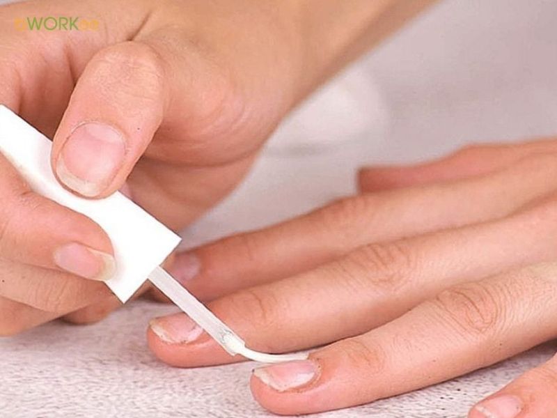 Ki&ecirc;n nhẫn chờ l&acirc;u hơn để lớp sơn kh&ocirc; ho&agrave;n to&agrave;n