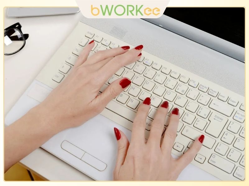 Những sai lầm phổ biến khi d&aacute;n m&oacute;ng tay giả 