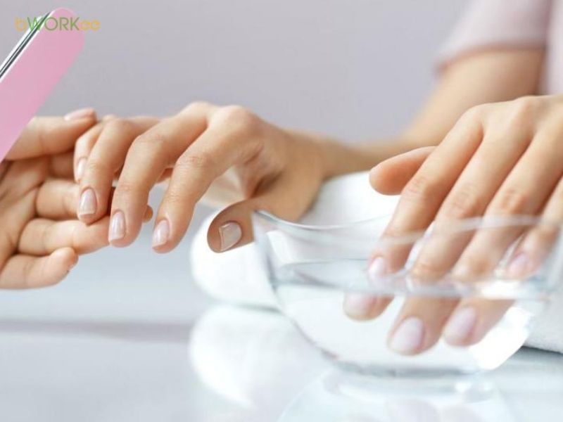 Tránh để móng tiếp xúc nước ngay sau khi sơn